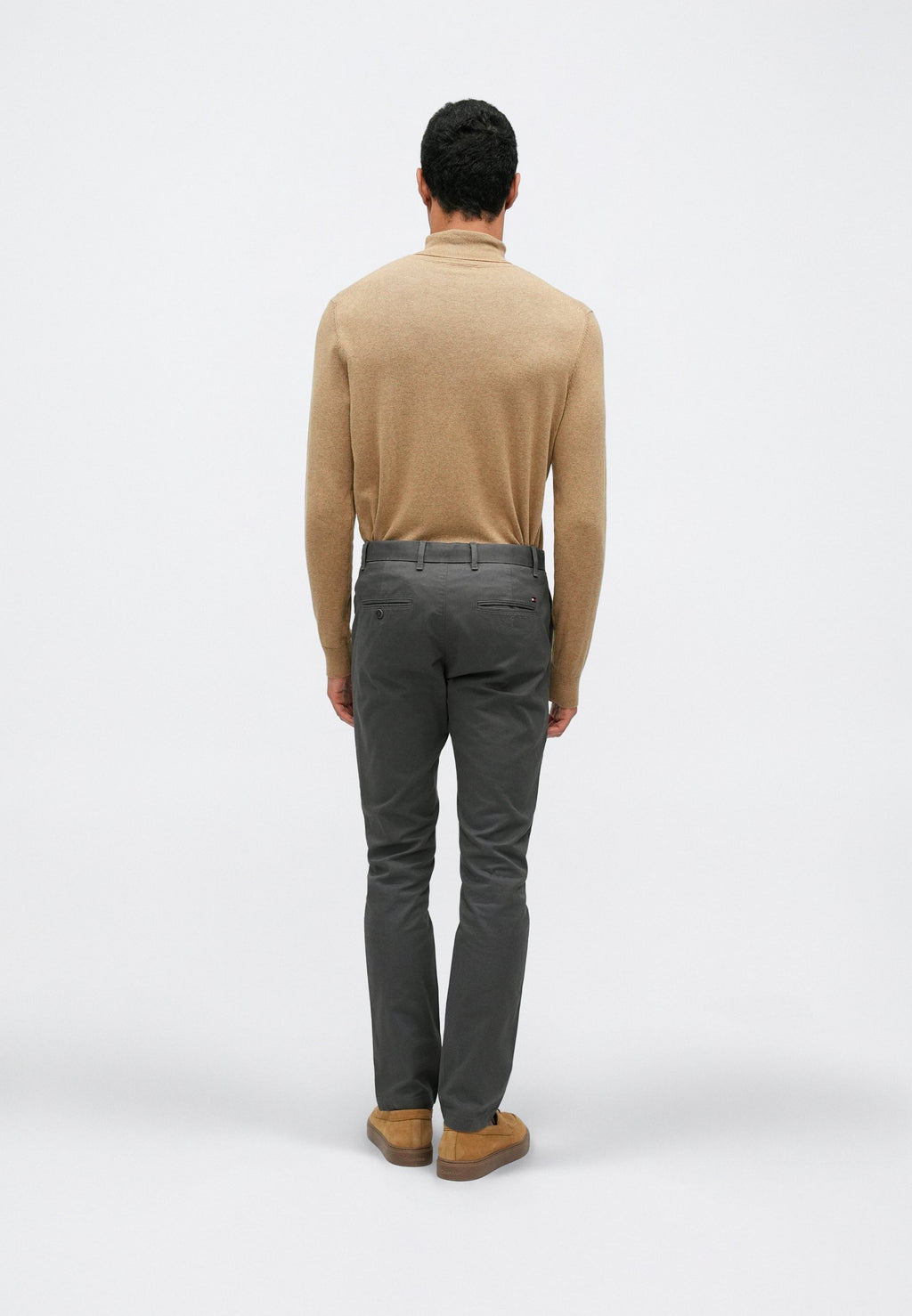 1985 BLEECKER SLIM FIT CHINOS Media 4