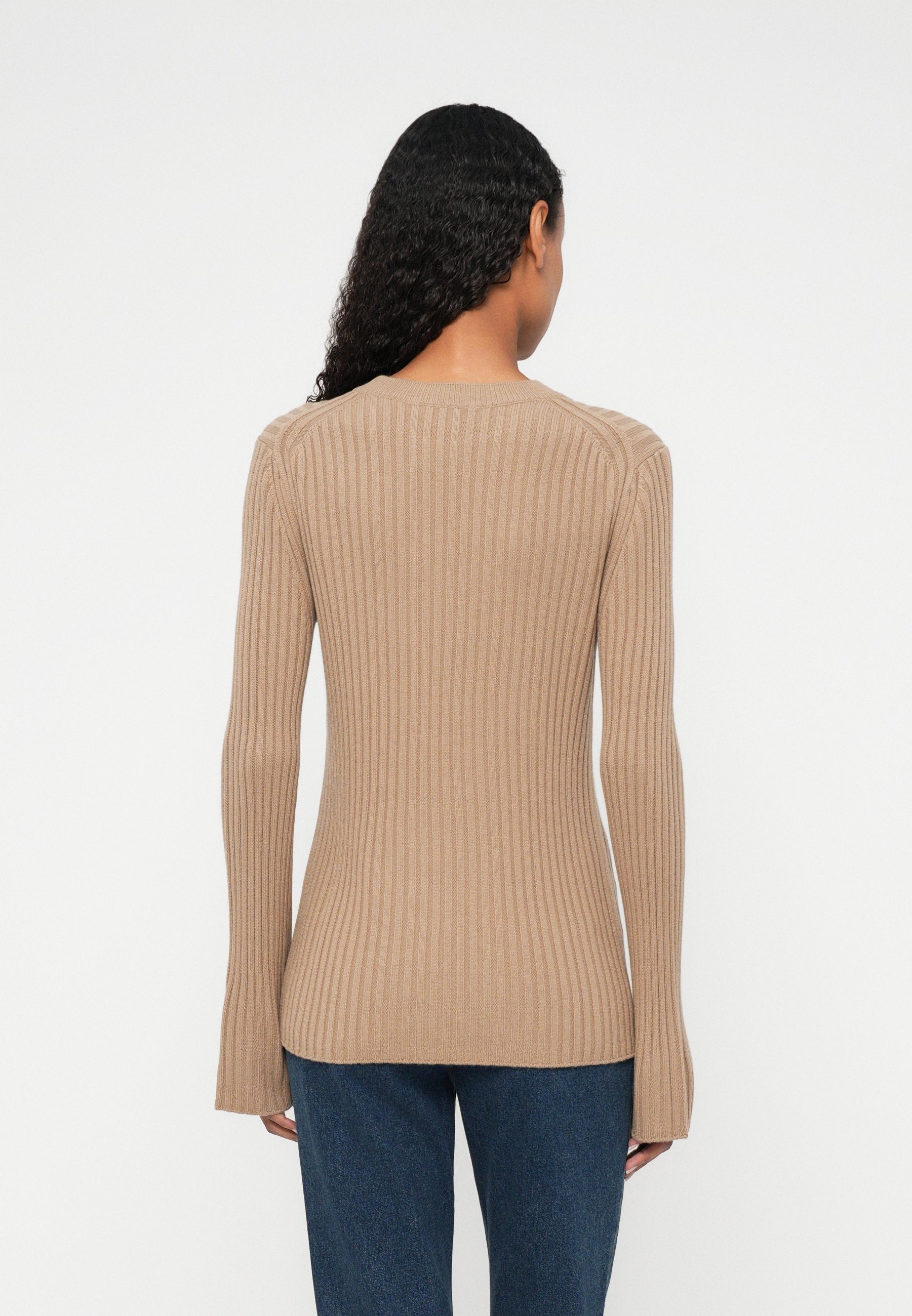 CLOSED CREW NECK LONG SLEEVE