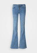 Ausgestellte blaue Jeans aus Denim mit hoher Taille und fünf Knöpfen zum Schließen. Verfügt über Vordertaschen und eine ausgewaschene Waschung.