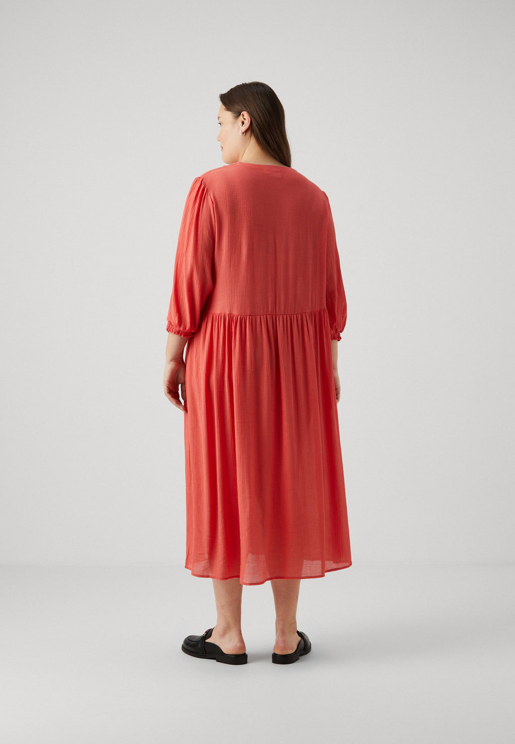 CARGEORGIA 3/4 MIDI DRESS Media 4