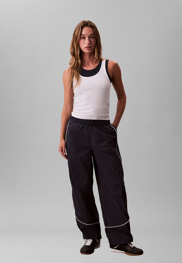 Calvin Klein Jeans CRINKLE RELAXED JOGGERS - Trousers - inkwell