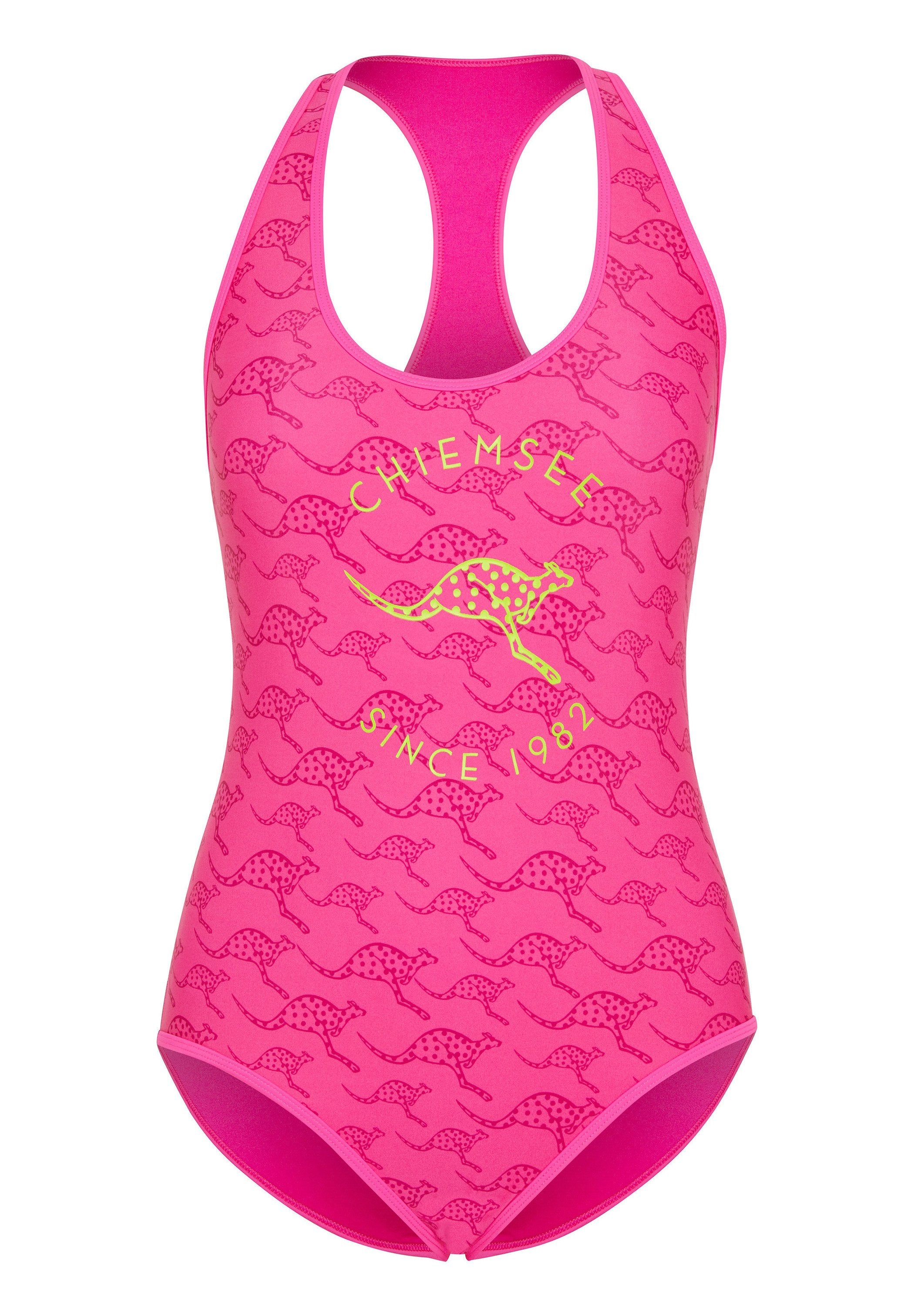 Rosa Einteiler-Badeanzug mit Racerback-Design, versehen mit einem wiederholten Känguru-Muster in dunklerem Rosa und gelbem Text "CHEMSEE SINCE 1982."