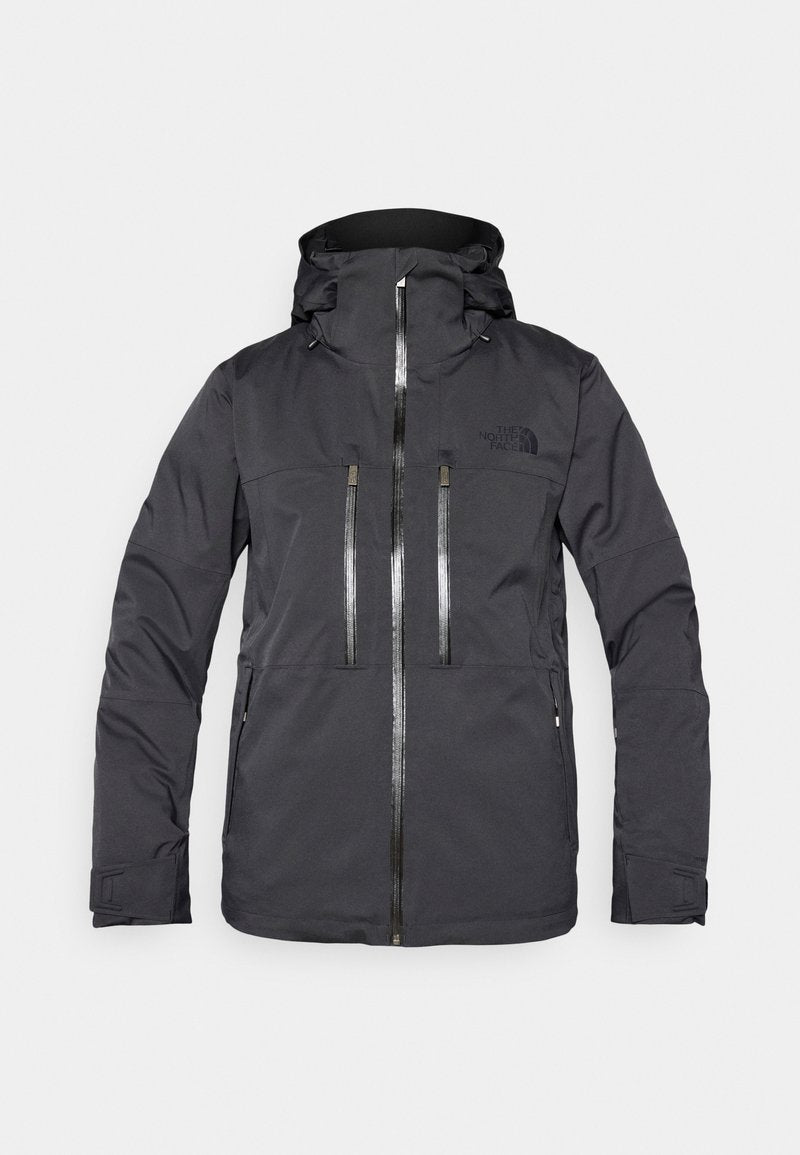 Schwarze Outdoor-Jacke mit hohem Kragen, verstellbare Kapuze, zwei mit Reißverschluss gesicherte Brusttaschen und einem schlanken Design mit elastischen Bündchen.