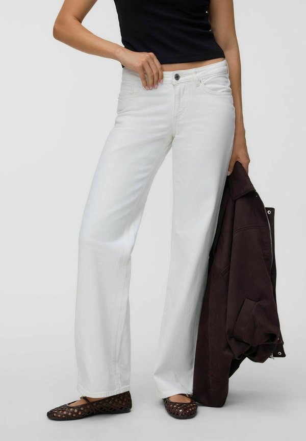 Vero Moda WIDE-FIT JEANS VMVANESSA LOW RISE WIDE LEG FIT JEANS - Wide Leg - cloud dancer