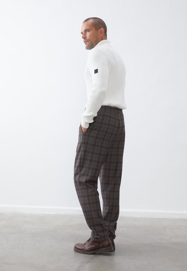 Pier One by Zalando