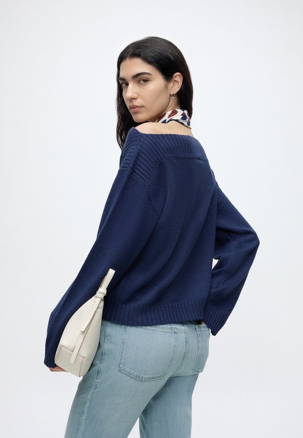 Good American GOOD LEGS FLARE JEANS