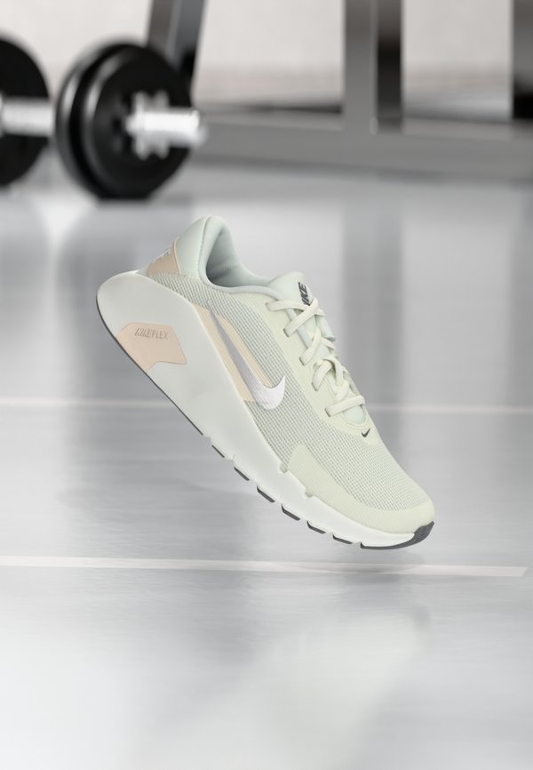 Nike Performance FLEX TRAIN - Training shoe - sail/white/chalk/pencil point