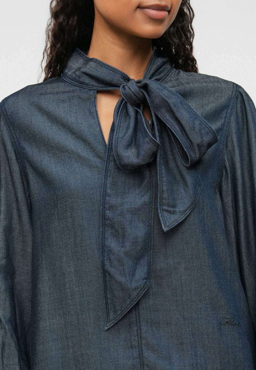 FLUID BLOUSE Media 6