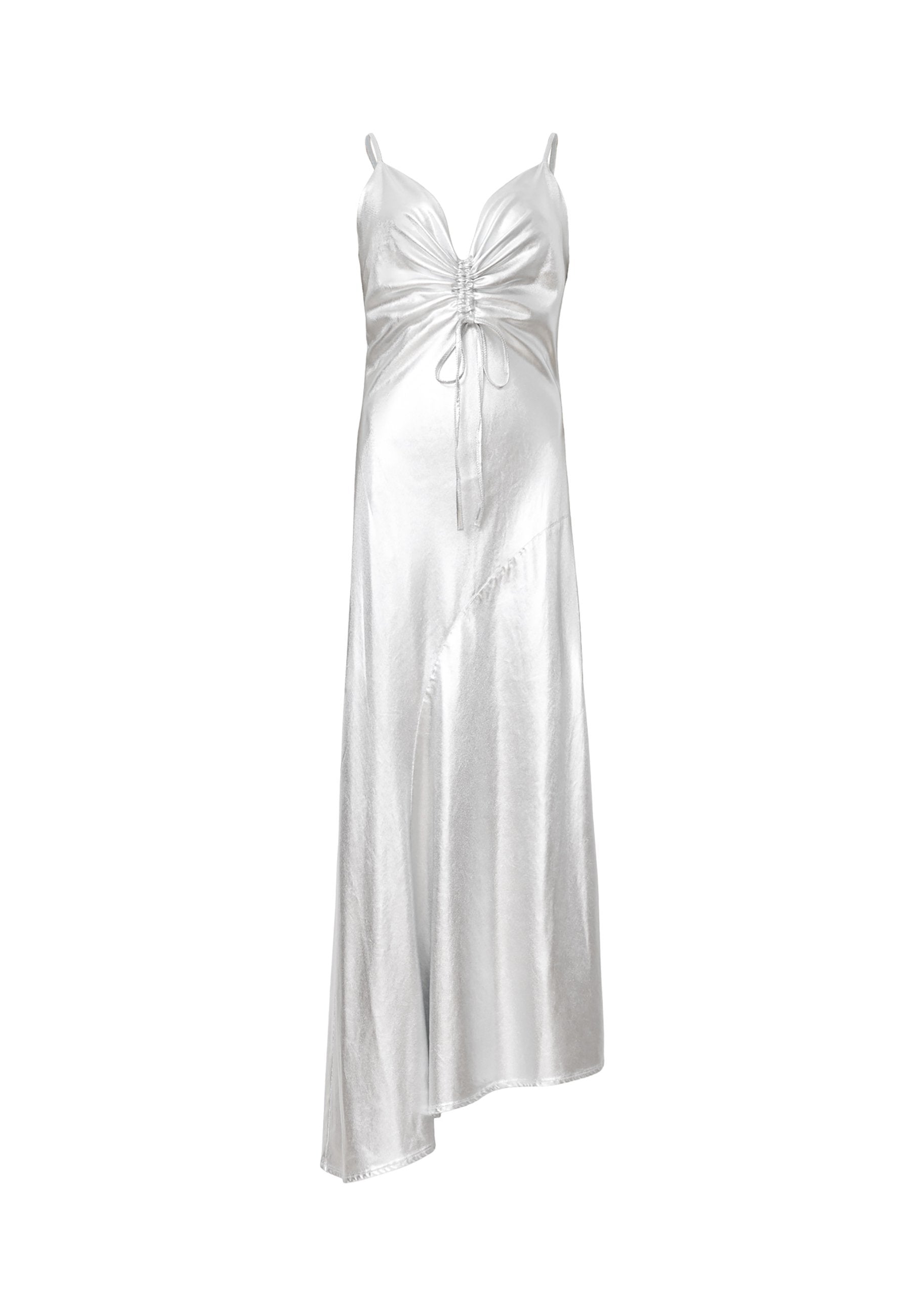 Silbernes Satin-Kleid mit tiefem Ausschnitt, gerafftem Frontdetail, verstellbaren Trägern und asymmetrischem Saum. Glatte Textur.