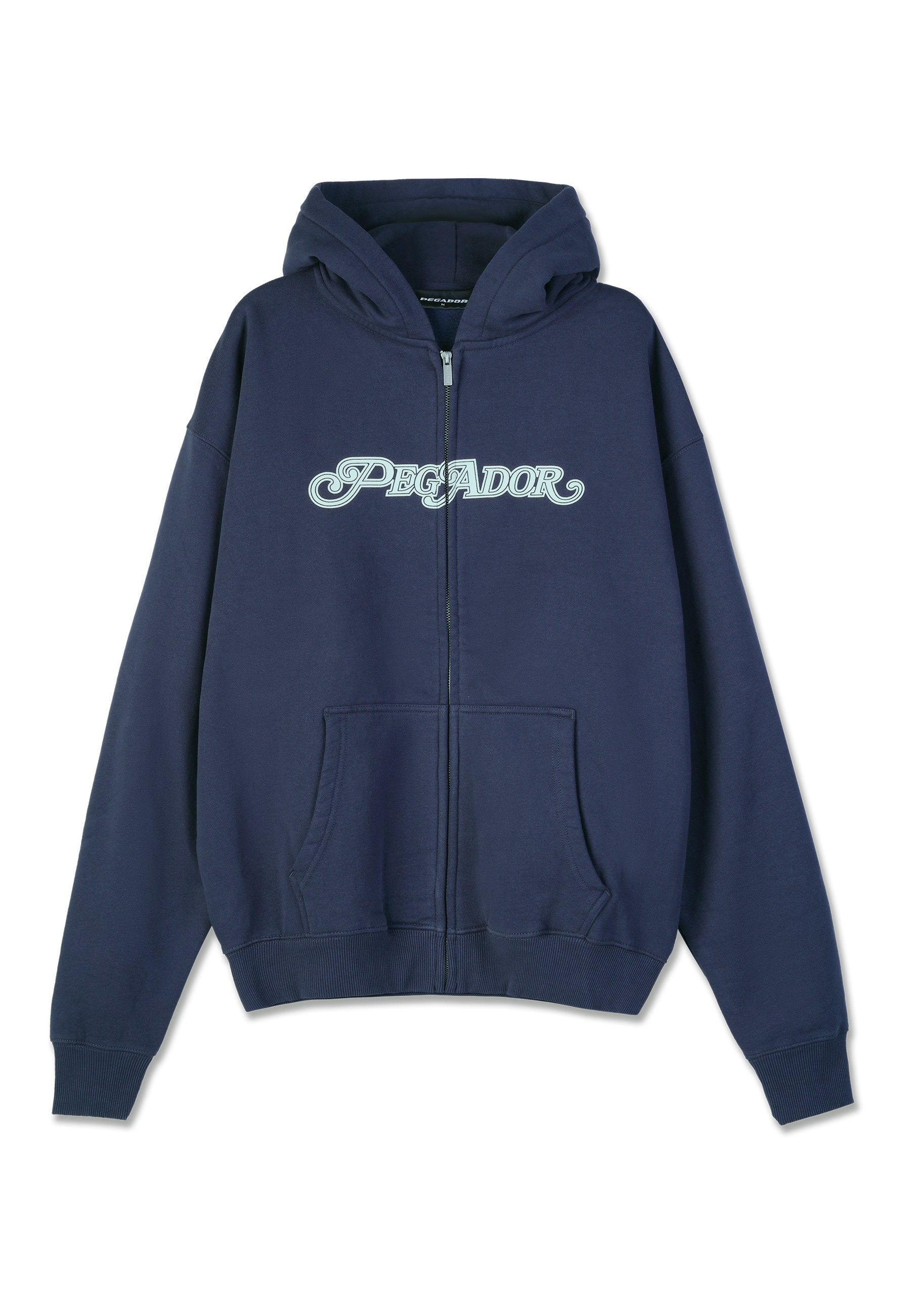 Navyblauer Reißverschluss-Hoodie aus einer Baumwollmischung. Verfügt über eine vordere Kängurutasche und das "PEGADOR"-Logo in Hellblau über der Brust.