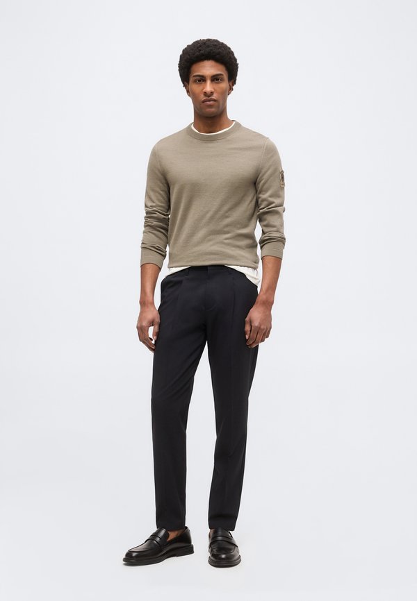 Marc O'Polo MOP X DFB TRAVEL COLLECTION MOROT JOGGER PLEATS DFB