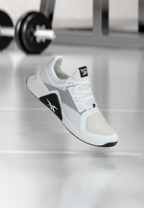 Reebok FLIP CHARGE - Training shoe - white/black
