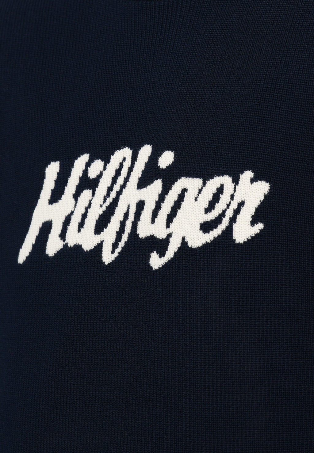SEASONAL GRAPHIC C NECK Media 6