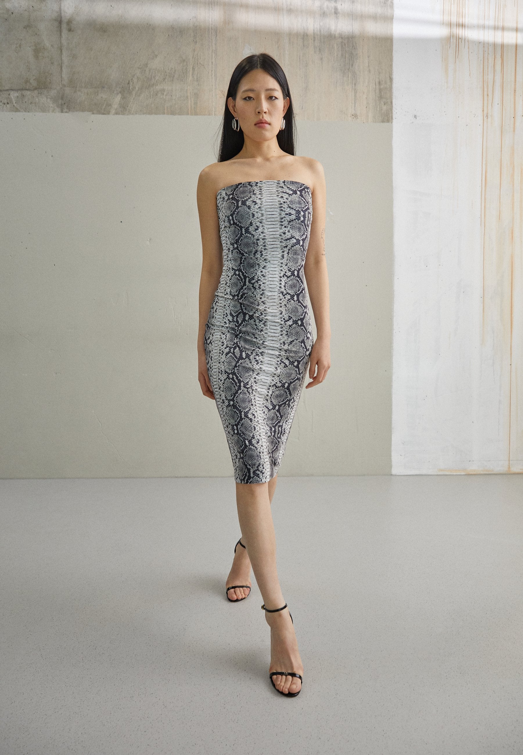Norma Kamali STRAPLESS DRESS TO KNEE