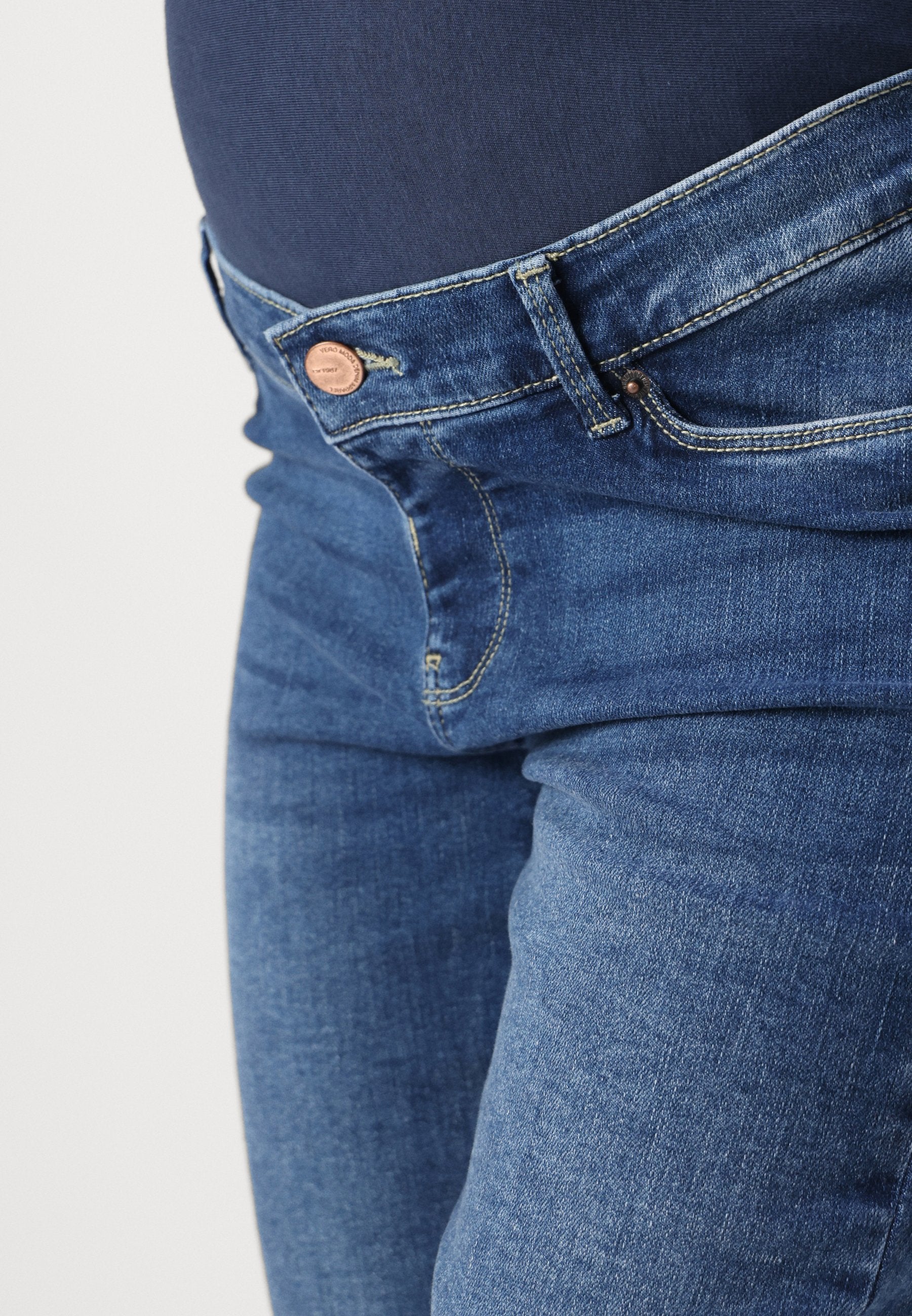 Vero Moda Maternity Skinny fit maternity Zip detail at leg opening