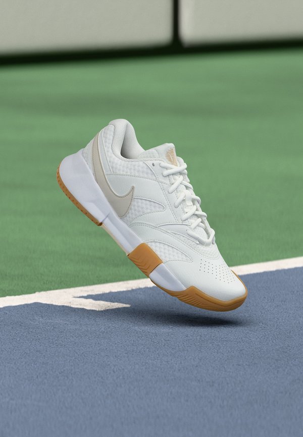 Nike Performance COURT LITE 4  - Multicourt tennis shoes - white/light orewood brown/summit white