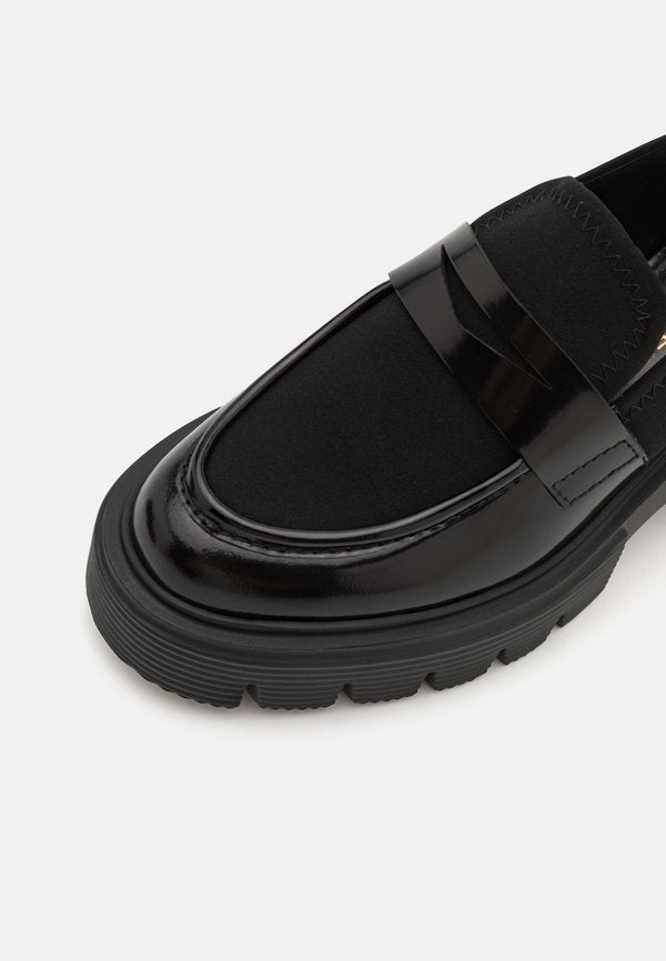 Stuart Weitzman 5050 SOHO LOAFER