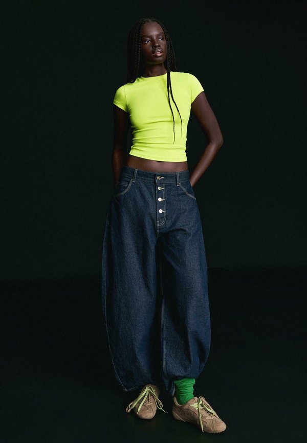 Bershka Basic T-shirt - light green