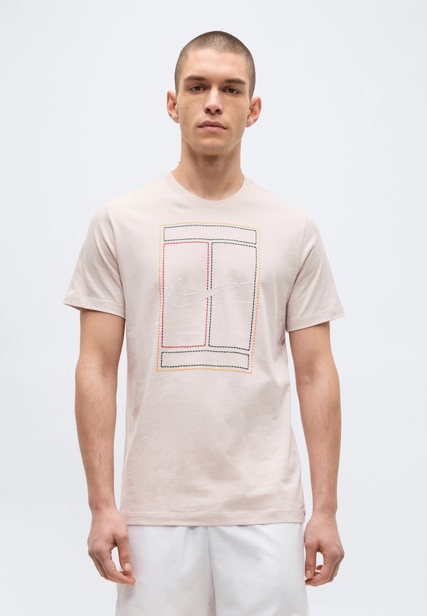 Nike Performance COURT TEE HERITAGE - Print T-shirt - silt red