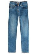 Blaue Denim-Jeans mit geradem Bein, zwei Vordertaschen und Knopfverschluss. Sie verfügen über eine ausgewaschene Optik und leichte Abnutzungserscheinungen im Stoff.