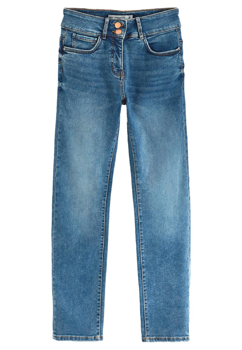 Blaue Denim-Jeans mit geradem Bein, zwei Vordertaschen und Knopfverschluss. Sie verfügen über eine ausgewaschene Optik und leichte Abnutzungserscheinungen im Stoff.