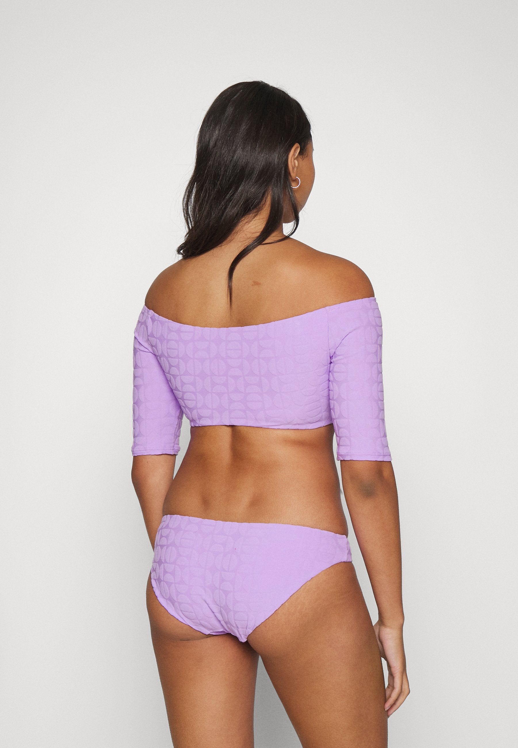 CAPRI OFF SHOULDER CROP Media 4