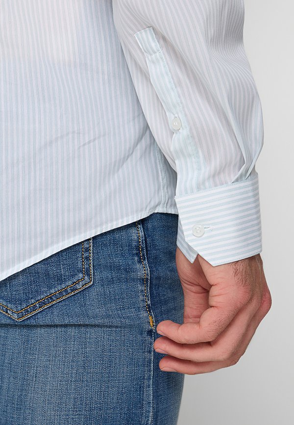 Calvin Klein REGULAR FIT