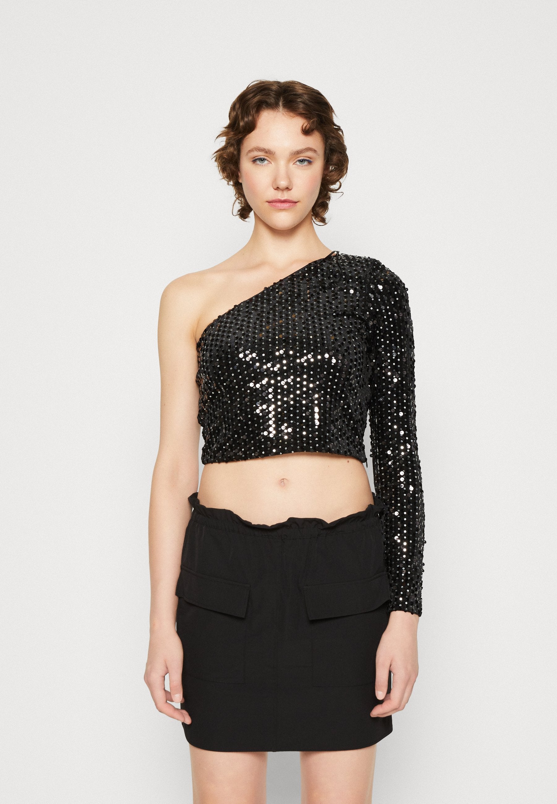 ONLY ONLLUCY ONESHOULDER