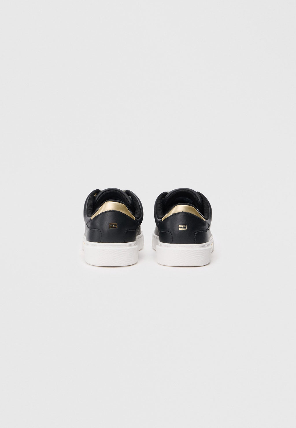 LEATHER LOGO PLAQUE COURT TRAINERS Media 3
