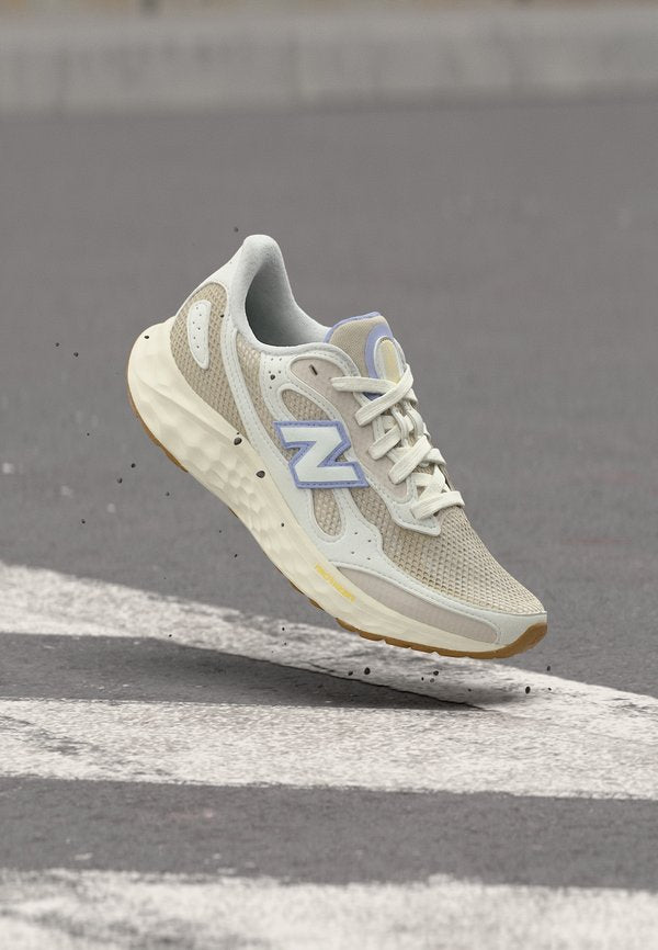 New Balance ARISHI V4 - Road running shoes - sea salt