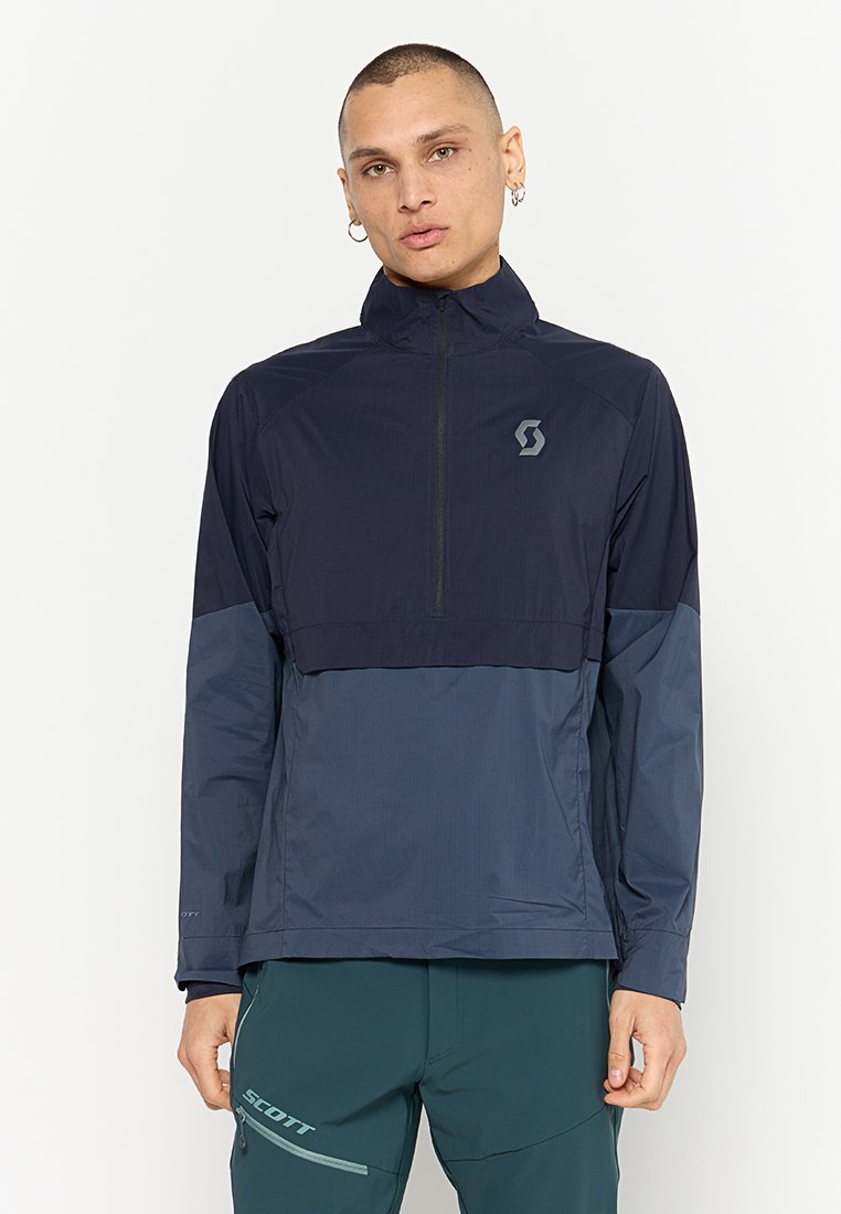 REGULAR FIT Media 1