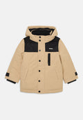 Beige Daunenjacke mit einem schwarzen oberen Abschnitt, Kapuze und Druckknopfverschluss. Verfügt über seitliche Taschen und kontrastierende schwarze Bündchen.