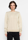 Beige gestreifter Sweatshirt mit gesticktem "Diesel"-Logo in der Mitte. Lange Ärmel und runder Ausschnitt, kombiniert mit dunklen Jeans.