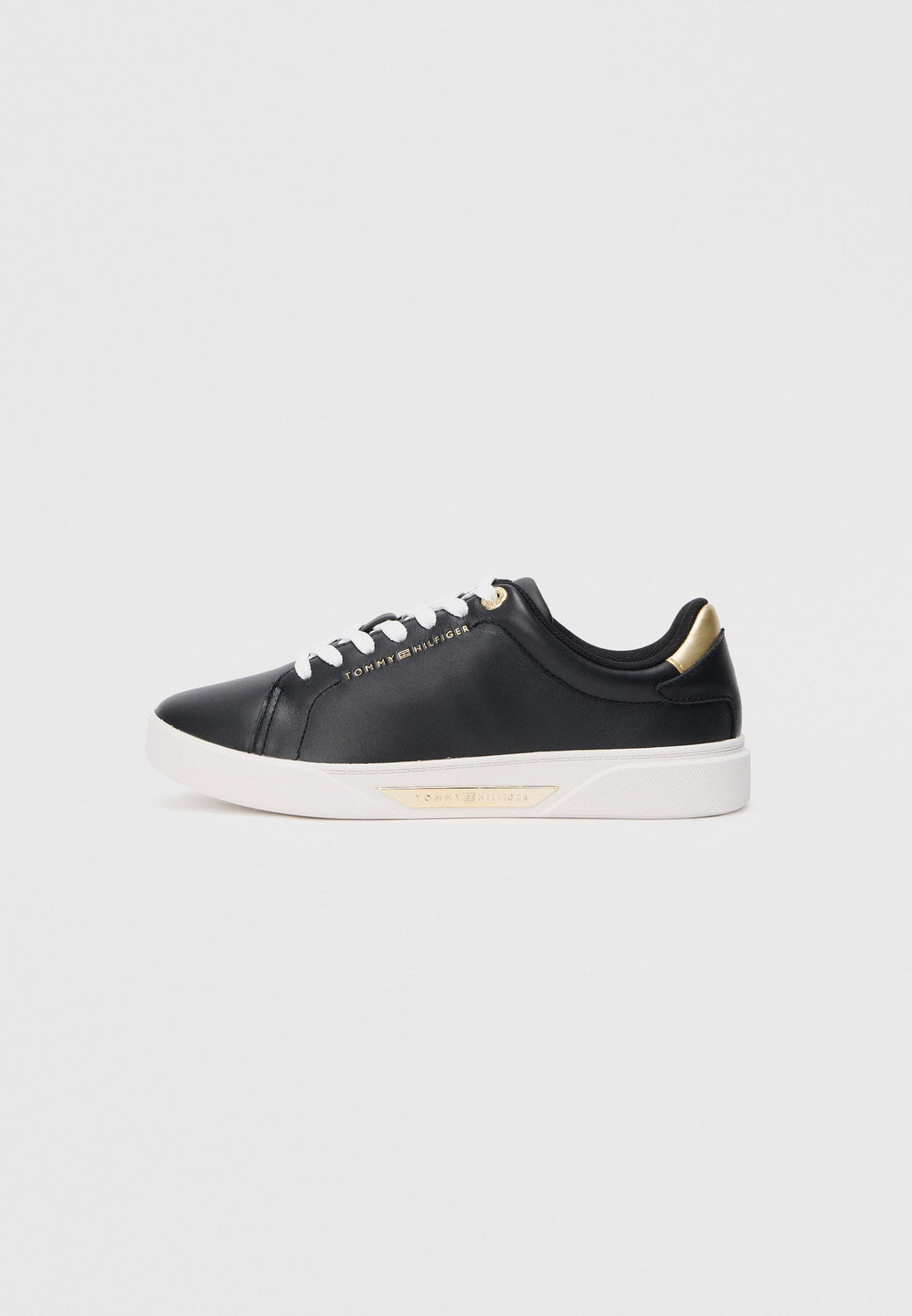 LEATHER LOGO PLAQUE COURT TRAINERS Media 1