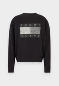 Schwarzer Sweatshirt mit Rundhalsausschnitt, gerippten Bündchen und Saum, mit einem strukturierten grauen und weißen Rechteck und dem Schriftzug "TOMMY JEANS" auf der Brust.