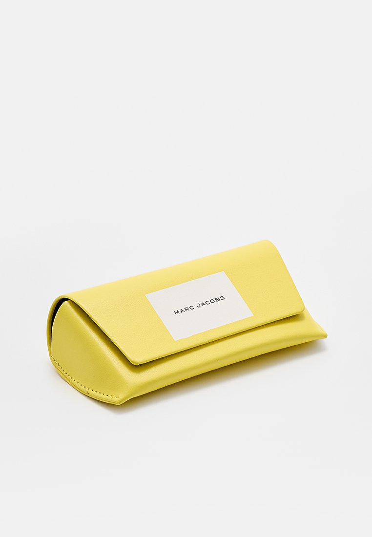 MARC JACOBS