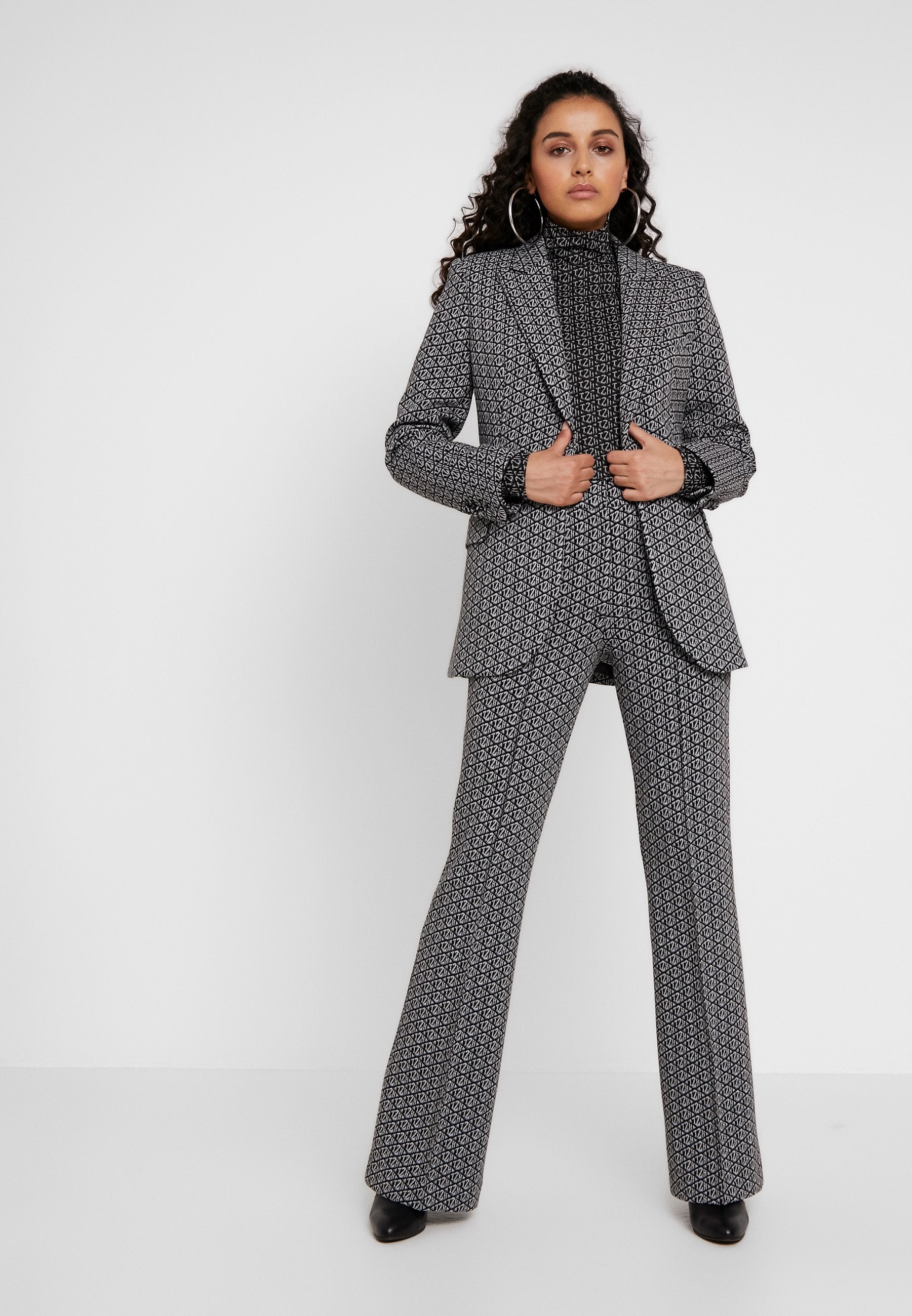 ZENDAYA TURTLENECK Media 2