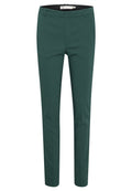 Dunkelgrüne, taillierte Hose mit schmaler Passform, aus glattem Stoff gefertigt. Mit mittelhohem Bund und klassischem Taschen design.