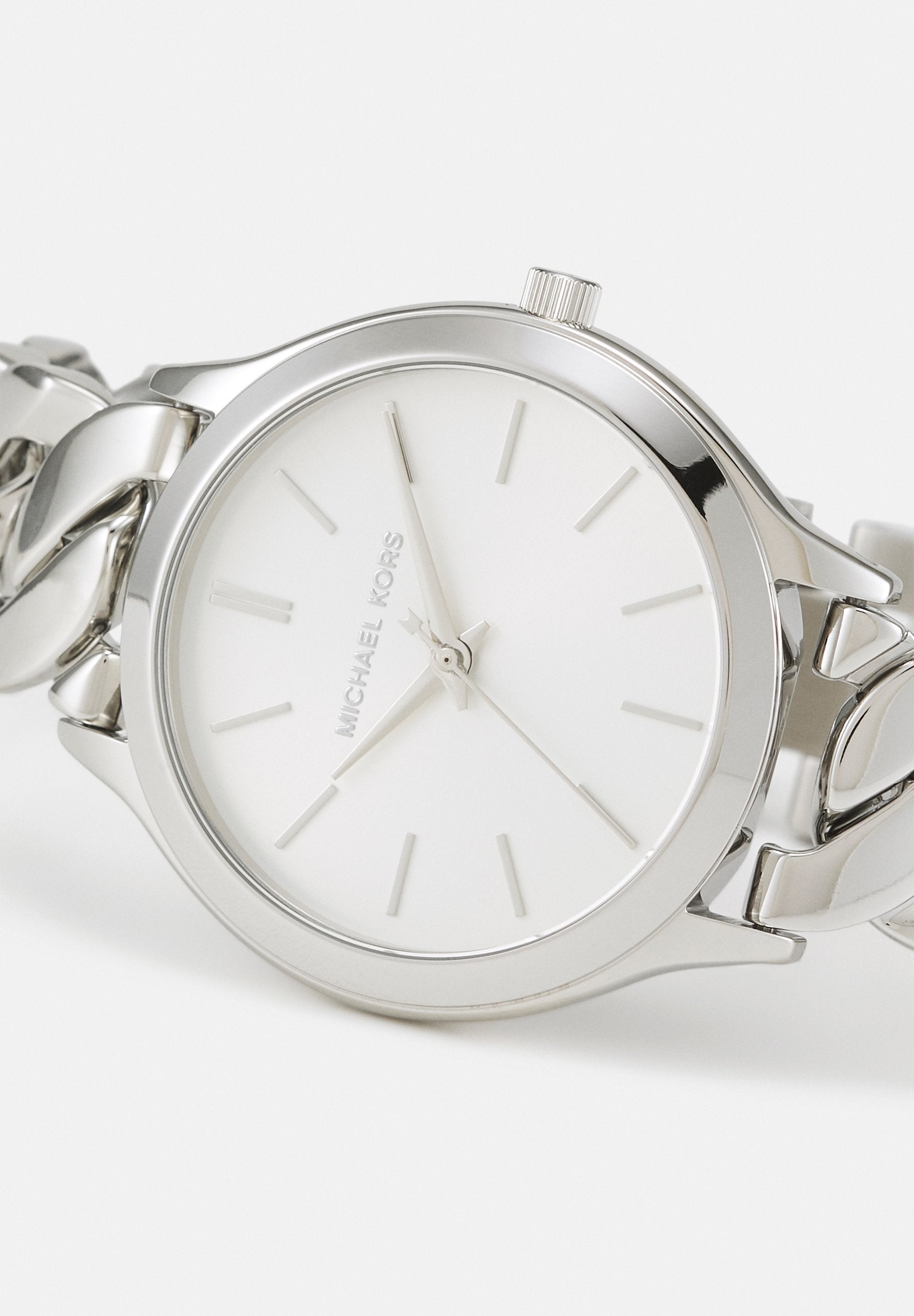 SLIM RUNWAY WATCH Media 5