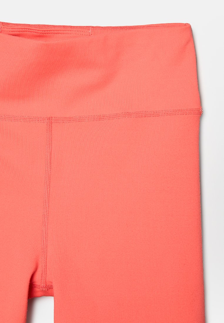 Nike Performance