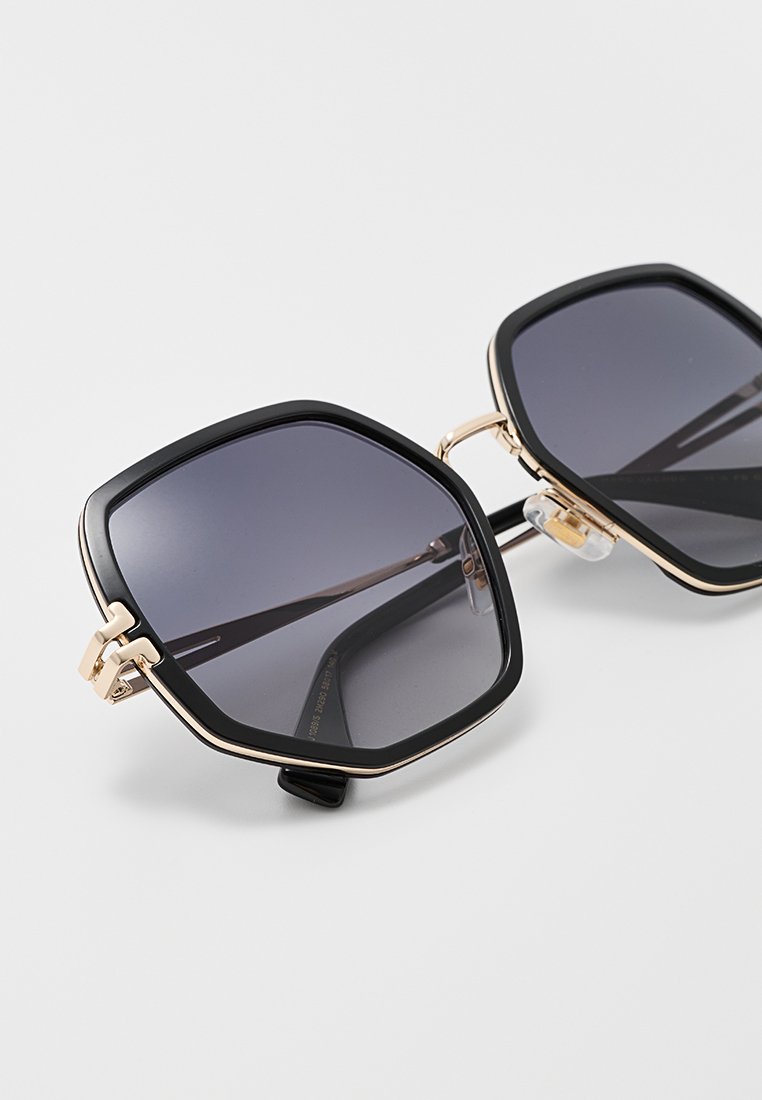 MARC JACOBS