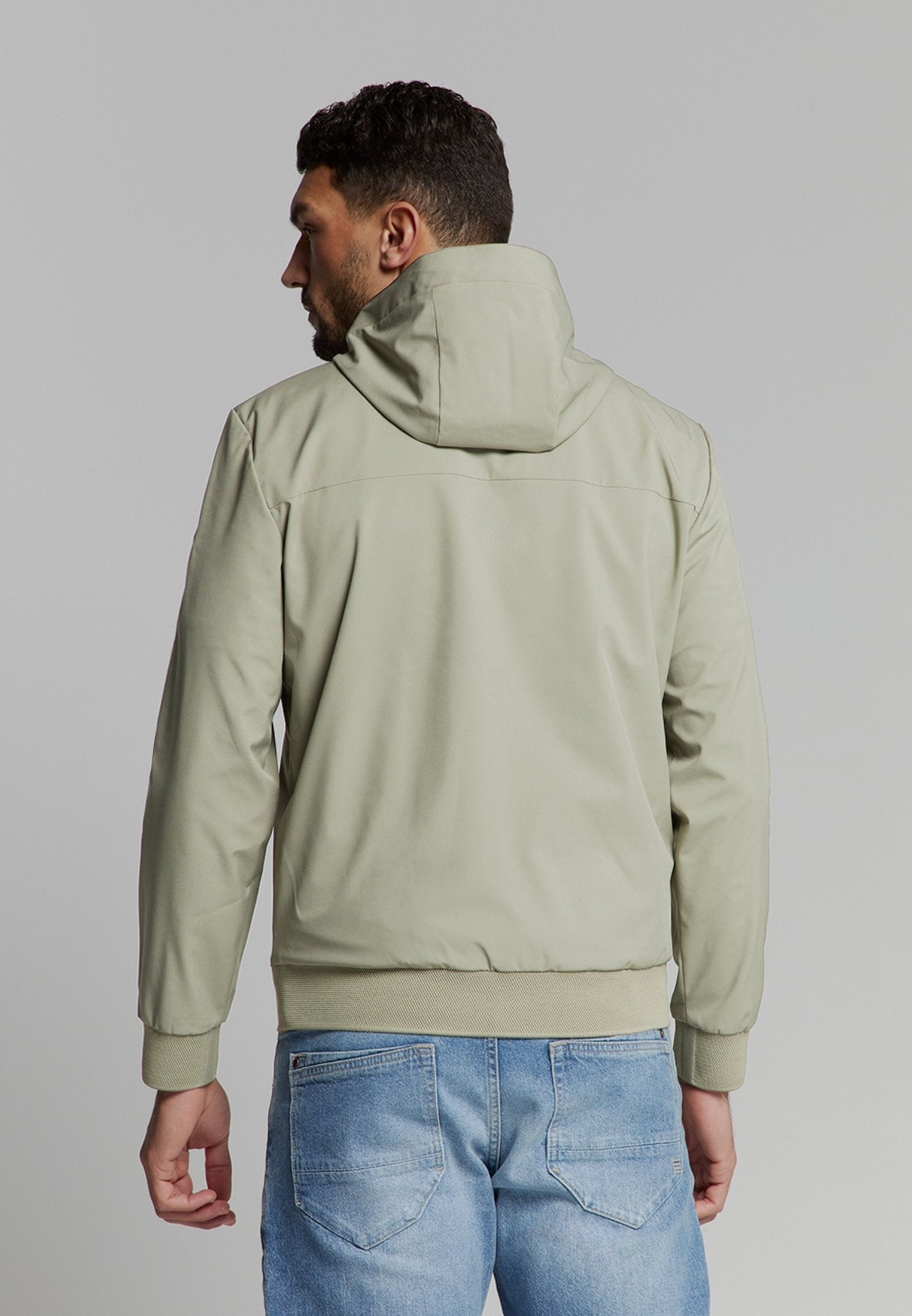 HOODED  Media 4