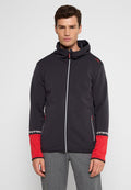 Schwarze Softshelljacke mit Reißverschluss vorne, roten Akzenten an den Ärmeln und Logo. Verfügt über eine Kapuze und zwei seitliche Taschen mit Reißverschlüssen.