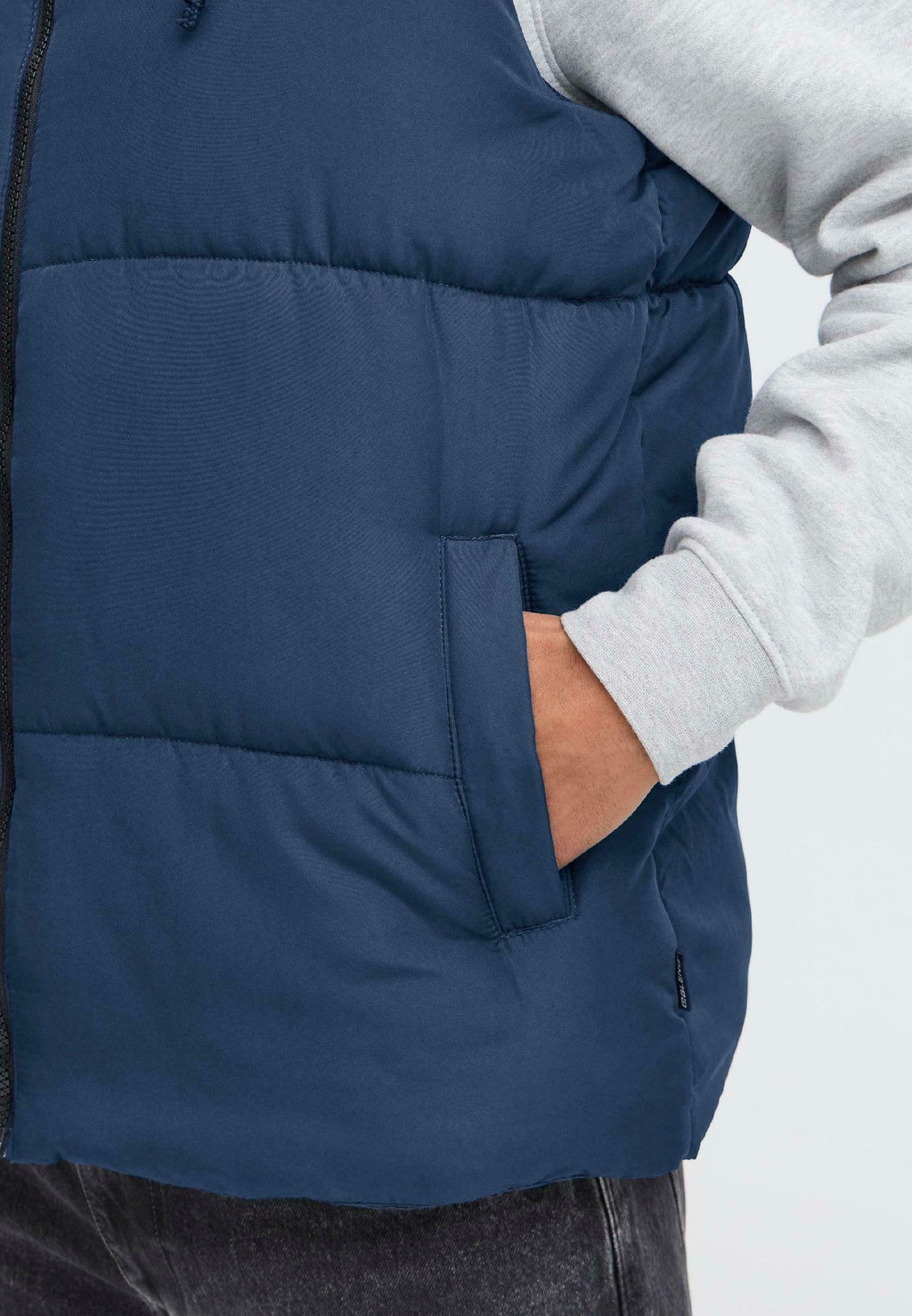 BHELWIN HOODED Media 6