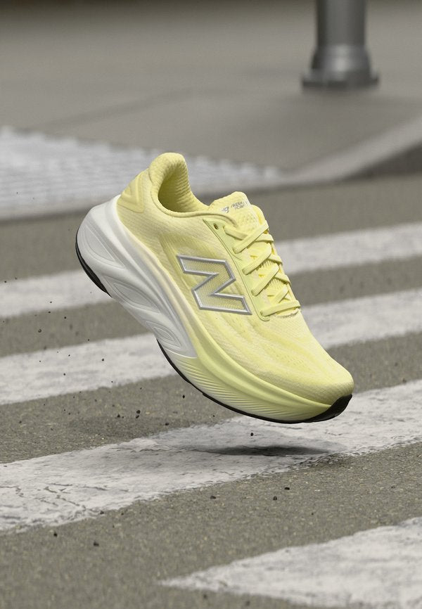 New Balance FRESH FOAM X MORE V6 - Road running shoes - fennel seed/angora