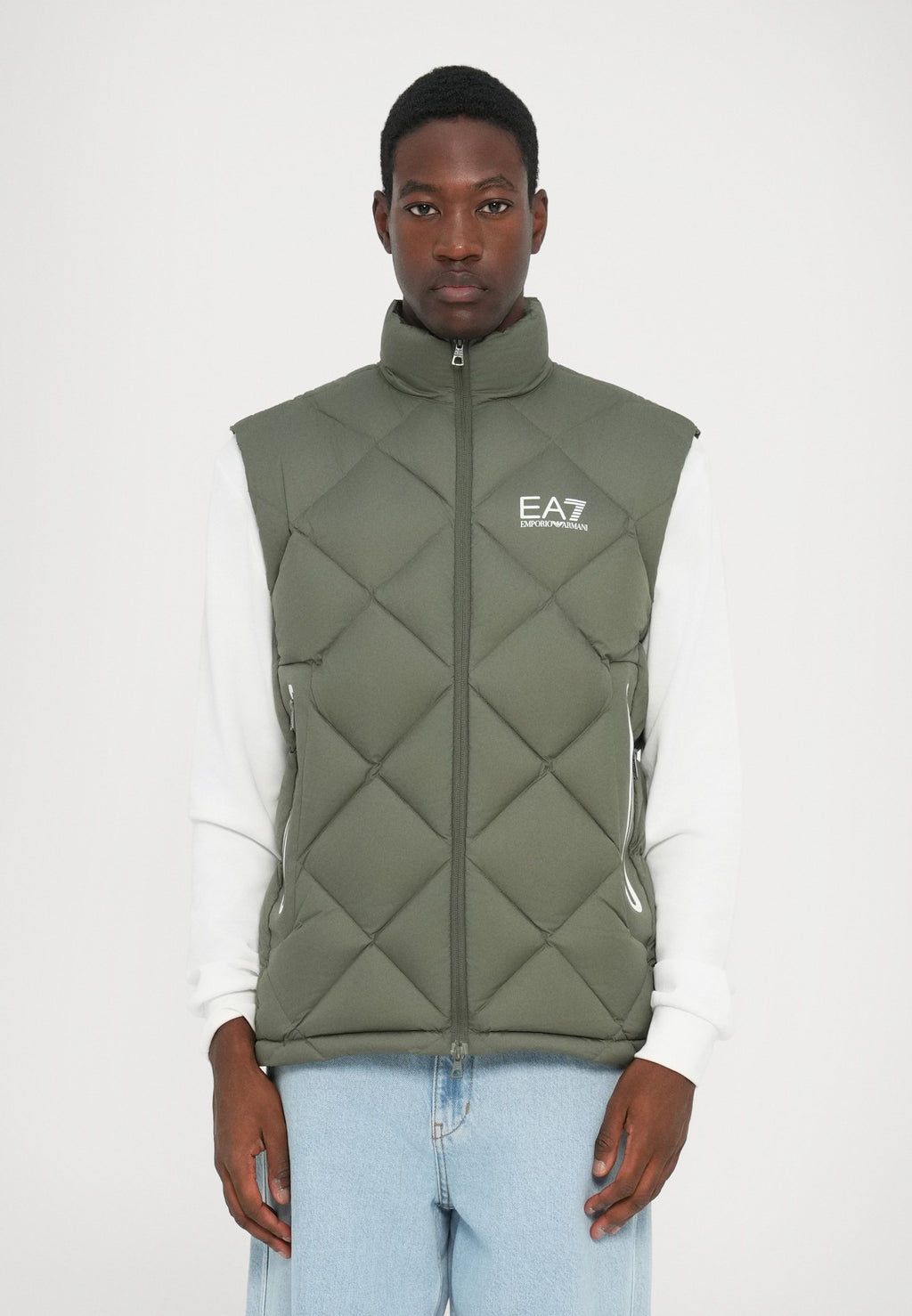 MOUNTAIN QUILTED VEST Media 3