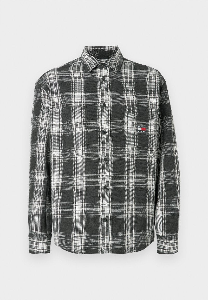 Schwarz-weißer Karoshemd mit Button-Down-Kragen, langen Ärmeln und kleinem Logo auf der Brust. Hergestellt aus weichem Stoff mit texturiertem Finish.