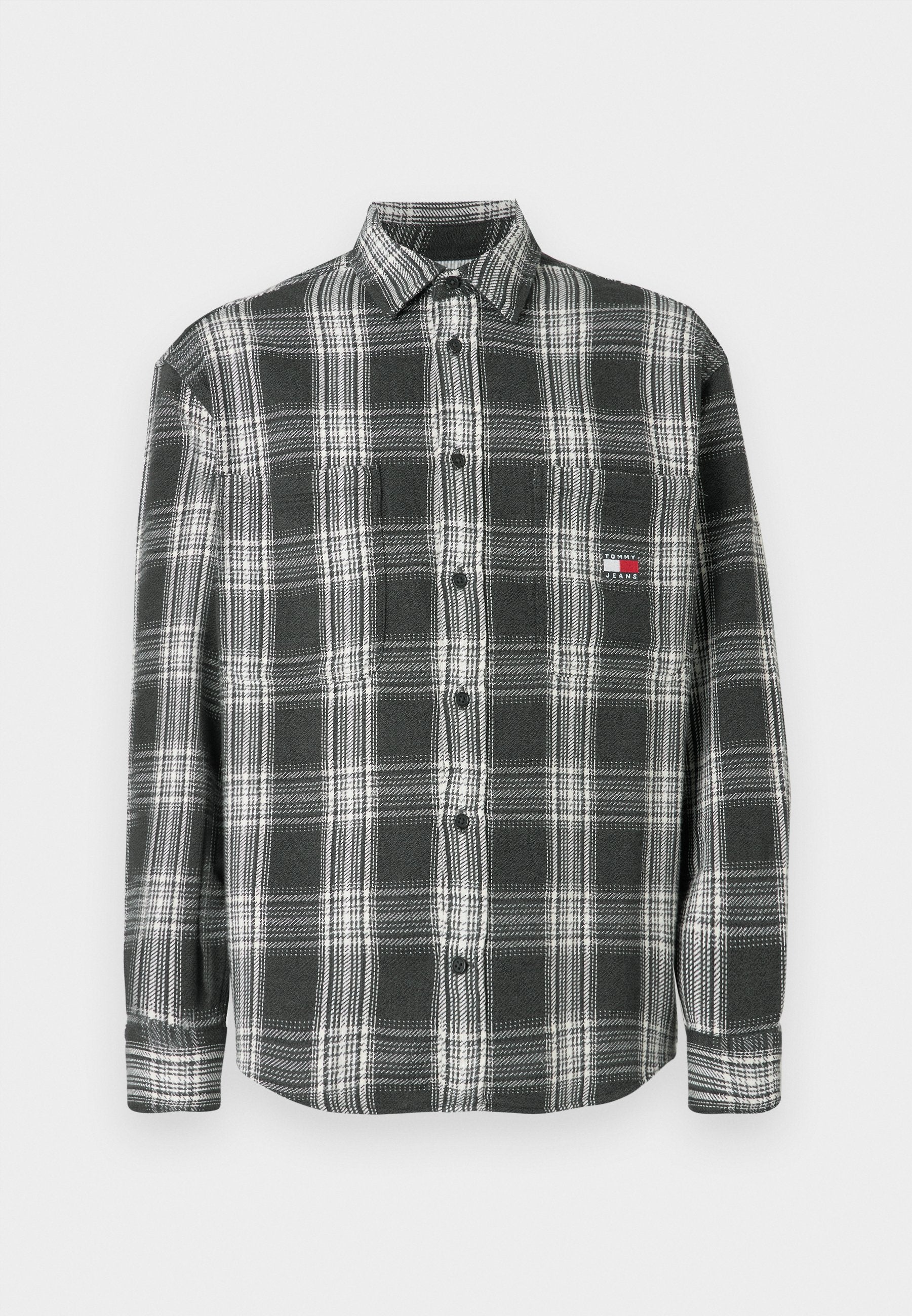 Schwarz-weißer Karoshemd mit Button-Down-Kragen, langen Ärmeln und kleinem Logo auf der Brust. Hergestellt aus weichem Stoff mit texturiertem Finish.