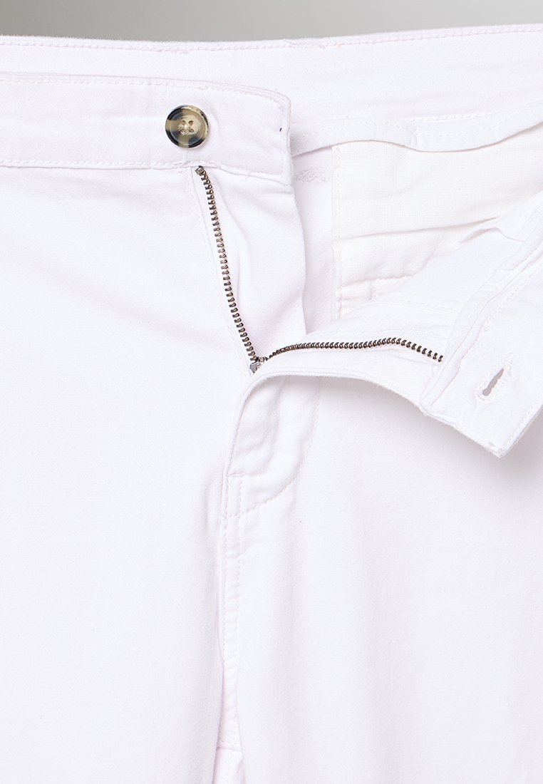 LOOSE FIT Media 6