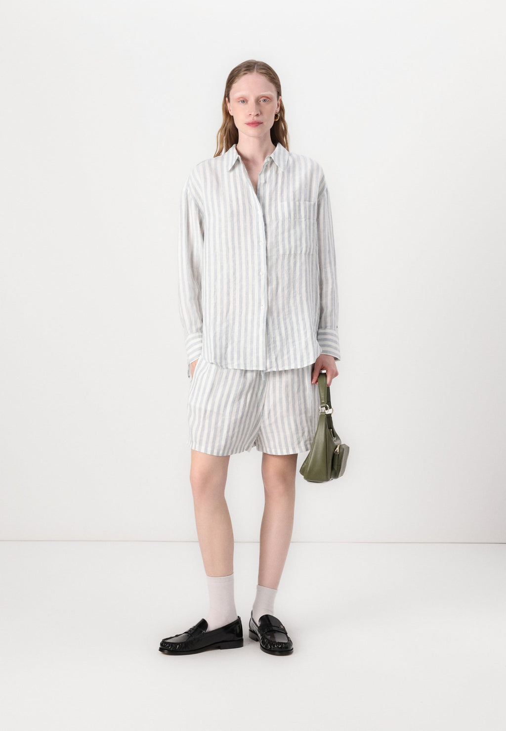 EASY SHIRT Media 2